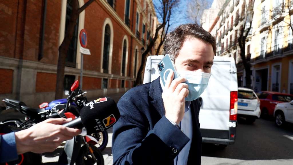 Teodoro García Egea abandona co rostro serio a reunión desta segunda feira (Foto: Óscar J.Barroso / AFP7 / Europa Press).