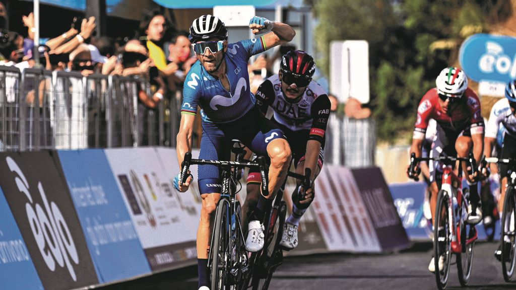 O veteranísimo Alejandro Valverde (41 anos), campión do mundo e da Vuelta a España, estrea a súa tempada 2022 en territorio galego.  (Foto: EP).