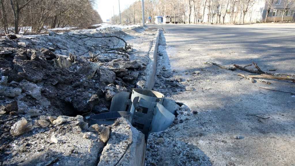 Un proxectil que impactou na cidade ucraína de Kharkiv (Foto: Ukrinform / DPA).