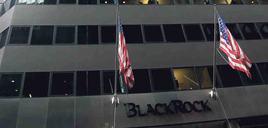 Sede central de BlackRock en Nova York. O mercado bancario concéntrase cada día máis nunhas poucas entidades. Abanca é a entidade resultante da fusión das caixas galegas. (Foto: Europa Press)