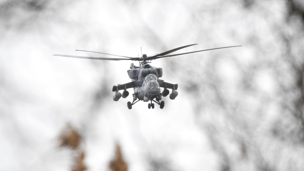 Un helicóptero ruso en Armyansk (Crimea), a pasada sexta feira (Foto: Konstantin Mihalchevskiy / Sputnik).