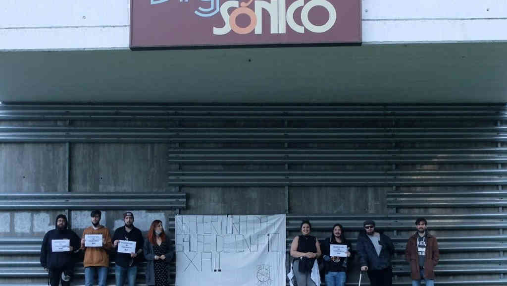 O colectivo Grupos de Vigo en Loita protestaron en Vigosónico (Foto: Nós Diario).
