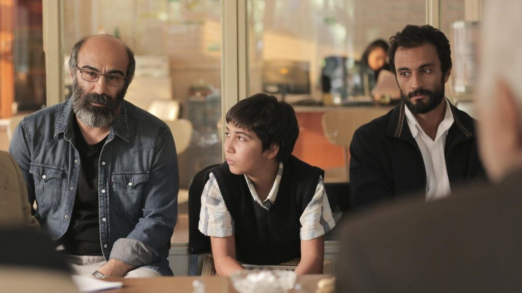 Mohsen Tanabandeh, Saleh Karimaei e Amir Jadidi nun momento do filme.