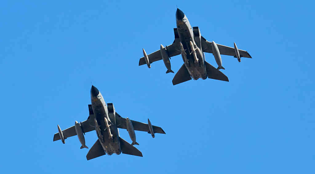 Avión da OTAN realizando manobras no Estado español. (Foto: A. Pérez Meca / Europa Press)