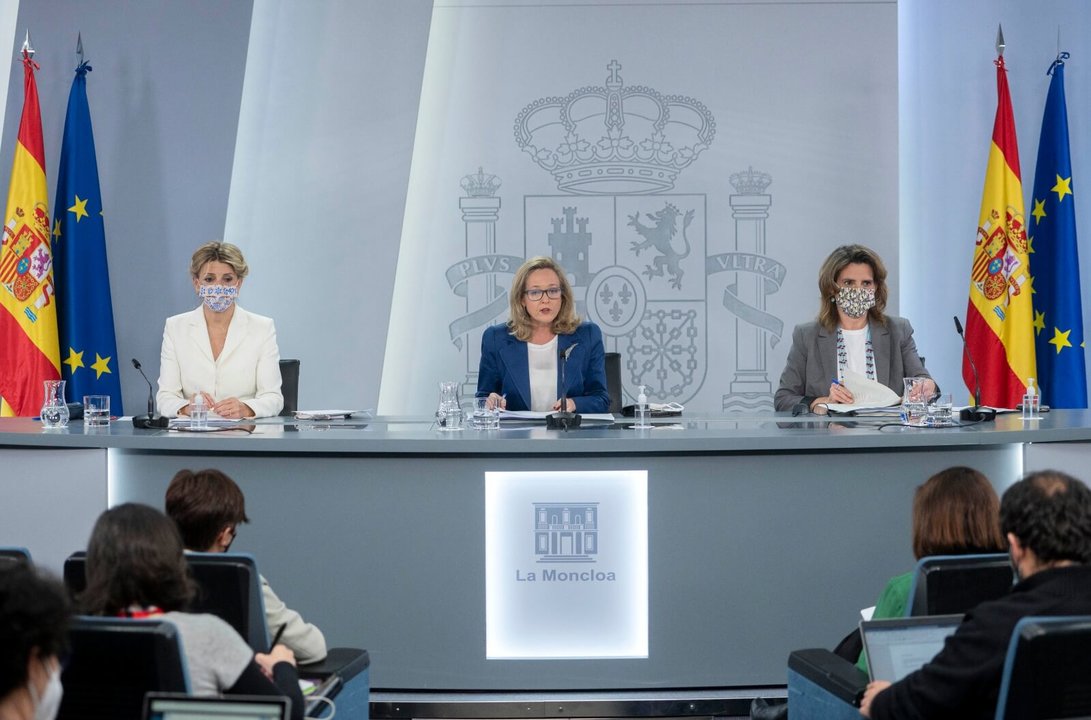 Yolanda Díaz, Nadia Calviño e Teresa Ribera presentan o plan estatal contra a crise. (Foto: Europa Press)