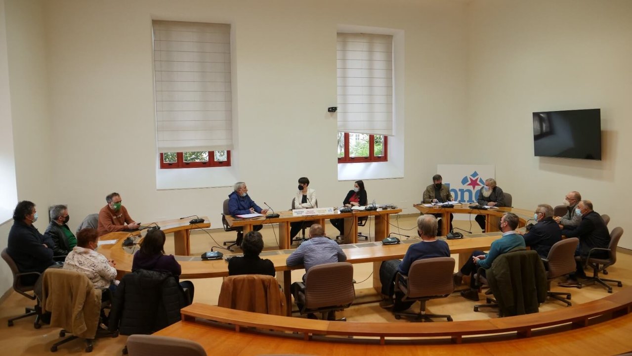 Reunión entre os comuneiros galegos e o grupo parlamentar do BNG. (Foto: Nós Diario)