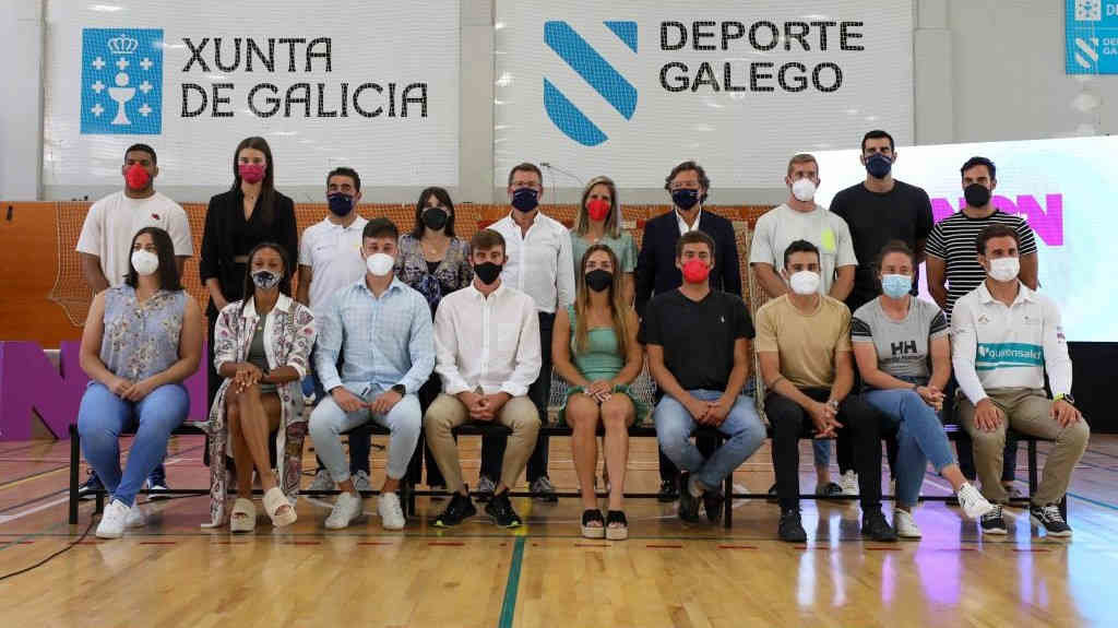 Deportistas de alto nivel xunto ao secretario xeral, Lete Lasa (Foto: Xunta da Galiza)