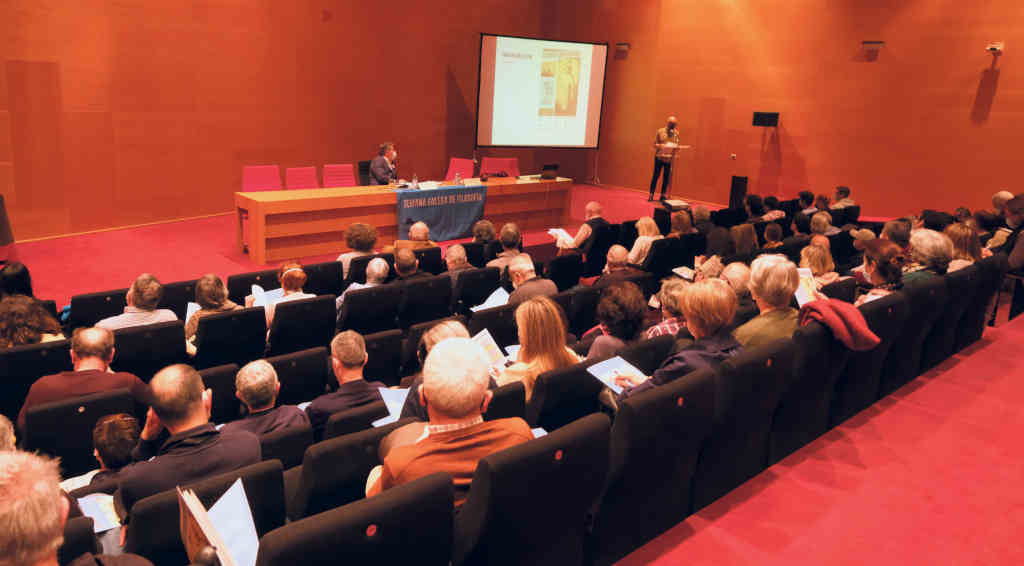 O alcalde de Pontevedra, Lores, inaugurou a Semana de Filosofía. (Foto: Aula Castelao)