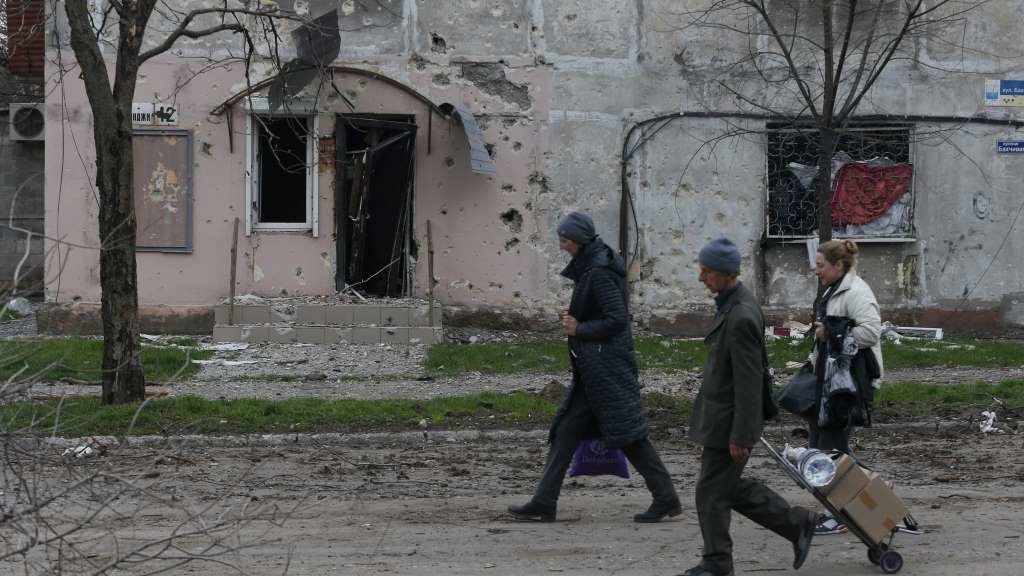 Edificio bombardeado en Mariupol, cidade na que as tropas rusas centran agora os seus esforzos. (Foto: Bai Xueqi / Xinhua News)
