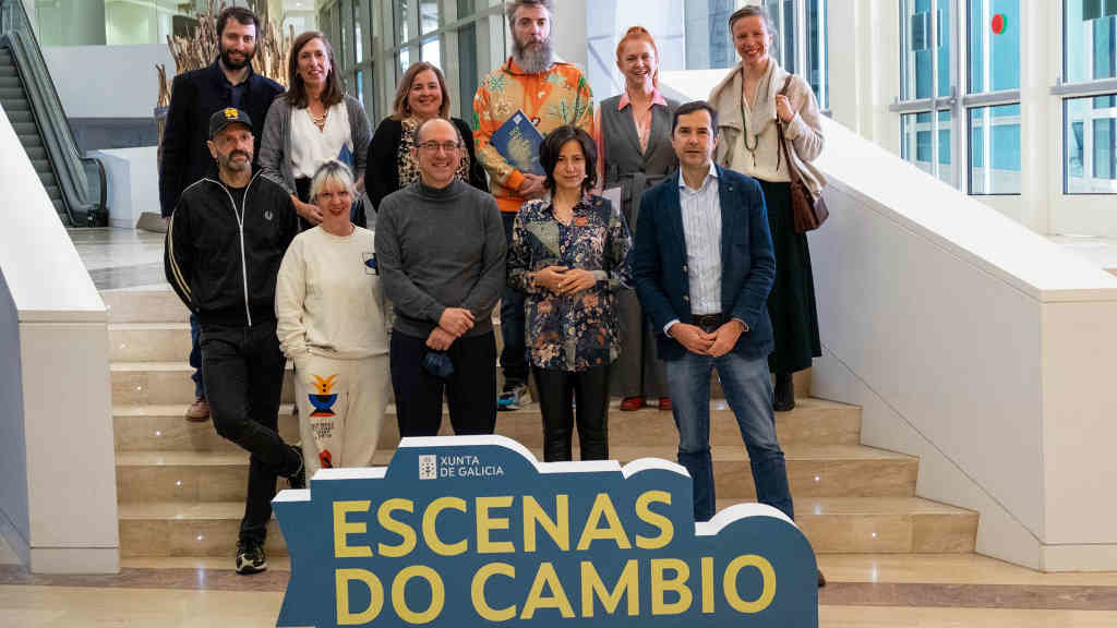 Foto de familia de presentación do VIII 'Escenas de Cambio' (Foto: Xunta da Galiza).
