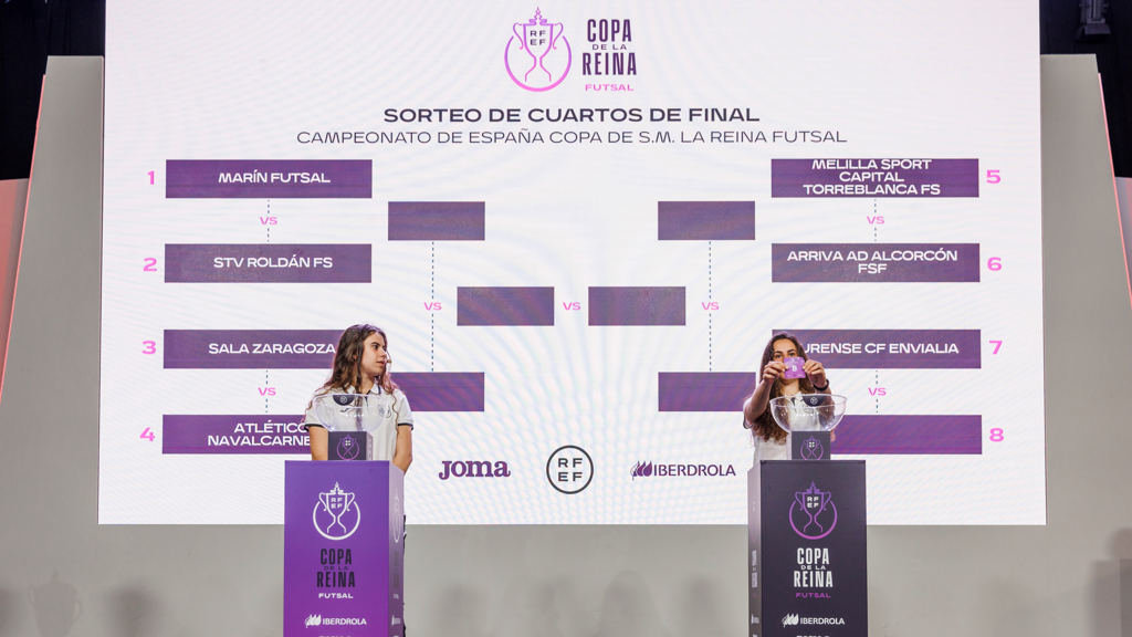 A internacional Irene Córdoba, man inocente, sostén a papeleta do Burela, confirmando así o duelo fratricida nos cuartos copeiros. (Foto: RFEF).
