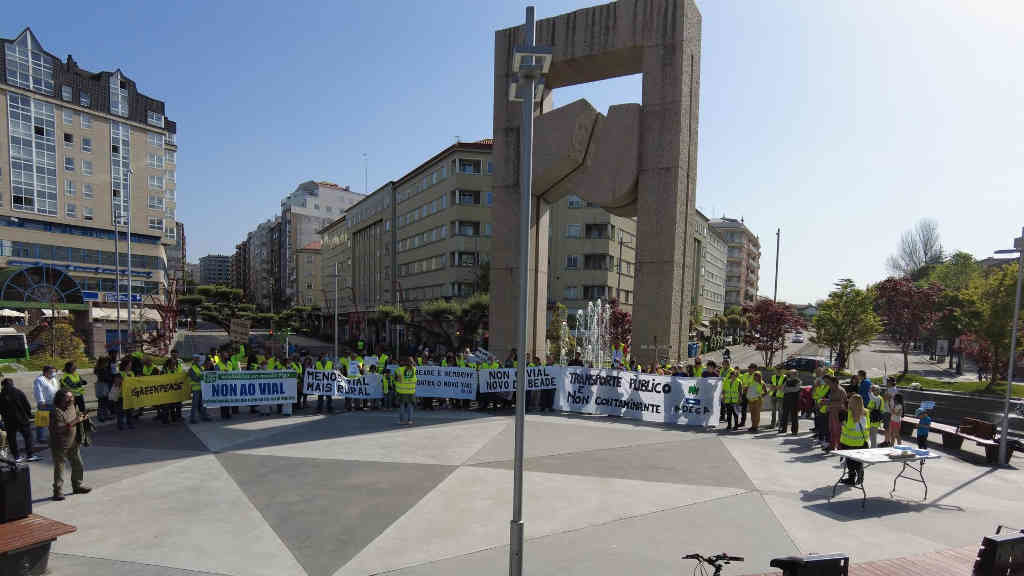 Veciñanza e organizacións ecoloxistas de Vigo protestan pora construción dunha vía de alta capacidade (Foto: Avibe).