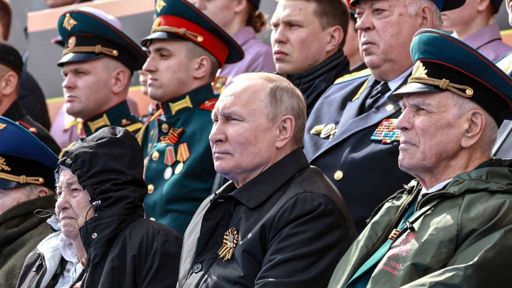 O presidente de Rusia, Vladimir Putin, esta segunda feira en Moscova, no desfile de conmemoración do 77º aniversario da vitoria soviética sobre o Exército nazi. (Foto: Kremlin / DPA)
