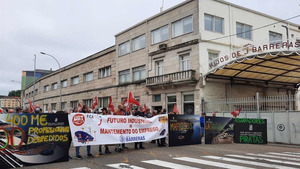 Protestas dos traballadores fronte á factoría. (Foto: Pedro Davila / Europa Press)