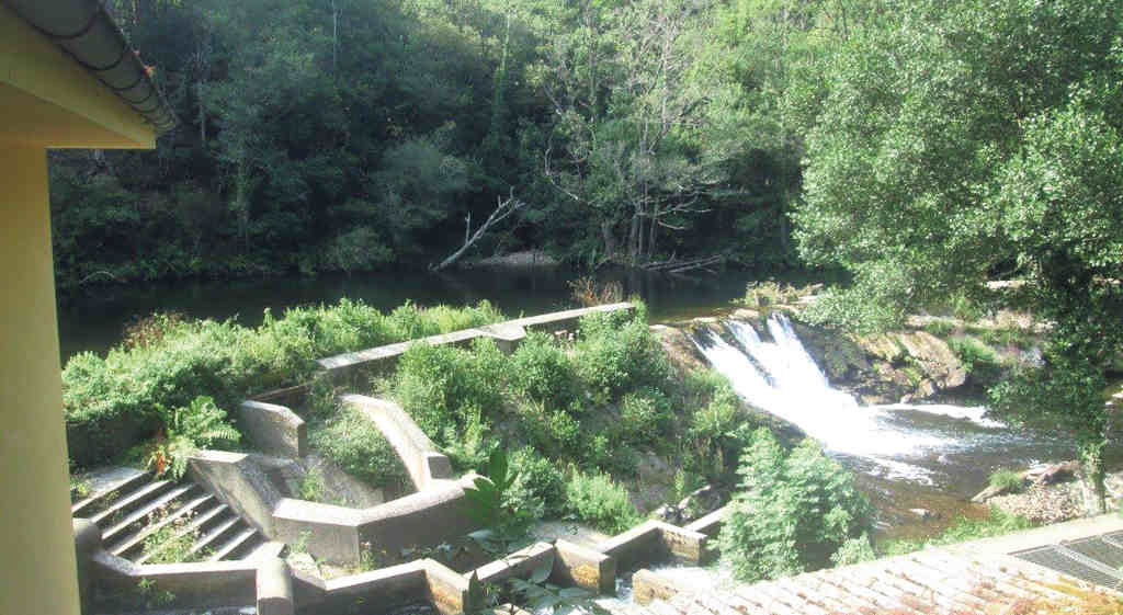 A presa Pé de Viña no río Eo, á altura do concello de Trabada. (Foto: Ríos con Vida).