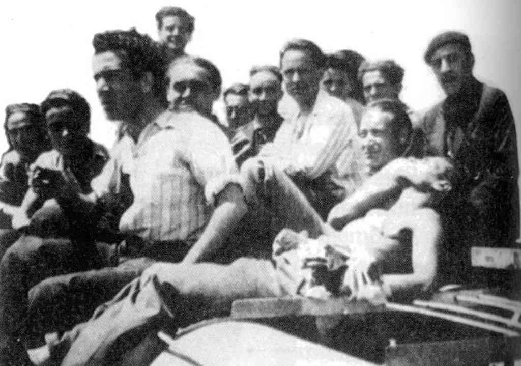 Florencio Delgado Gurriarán a bordo do Ipanema con Roxelio Rodríguez de Bretaña, Andrés Valín, Carlos Tomé, Johán López Durá e Elixio Rodríguez entre outros.
