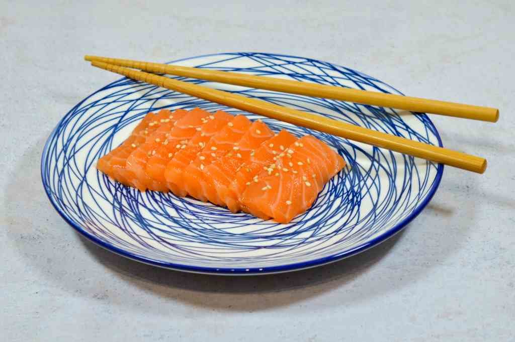 Sashimi de salmón.