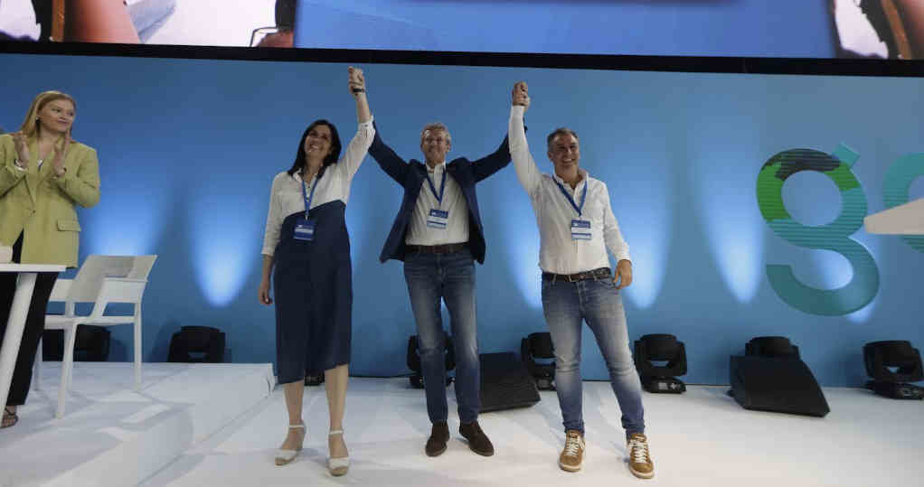 De esquerda a dereita: Paula Prado, Alfonso Rueda e Rafael Domínguez este sábado na apertura do congreso do PP (Foto: Beatriz Ciscar / Europa Press).