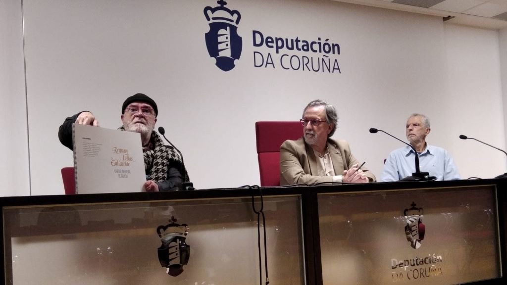 Xosé Lois Vázquez, Xurxo Couto e Anselmo López Carreira, durante a presentación das xornadas.  (Foto: Nós Diario).
