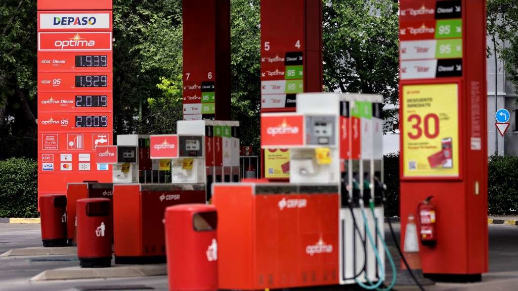 A gasolina é hoxe 40% máis cara que en maio de 2021. (Foto: Eduardo Parra / Europa Press)