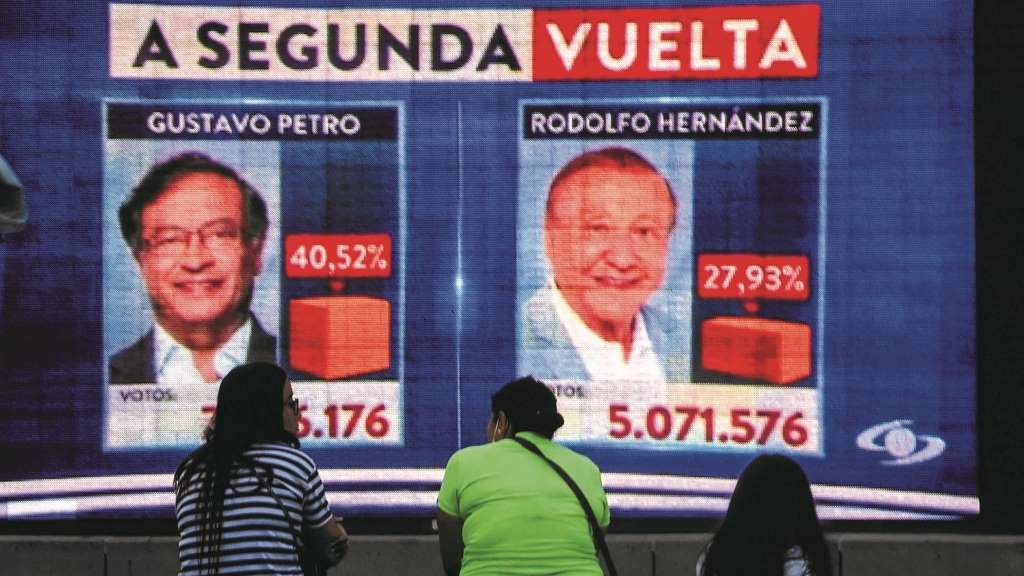 Gustavo Petro e Rodolfo Hernández veranse nas urnas, agora xa sen máis rivais. (Foto: Joaquín Sarmiento / Télam)