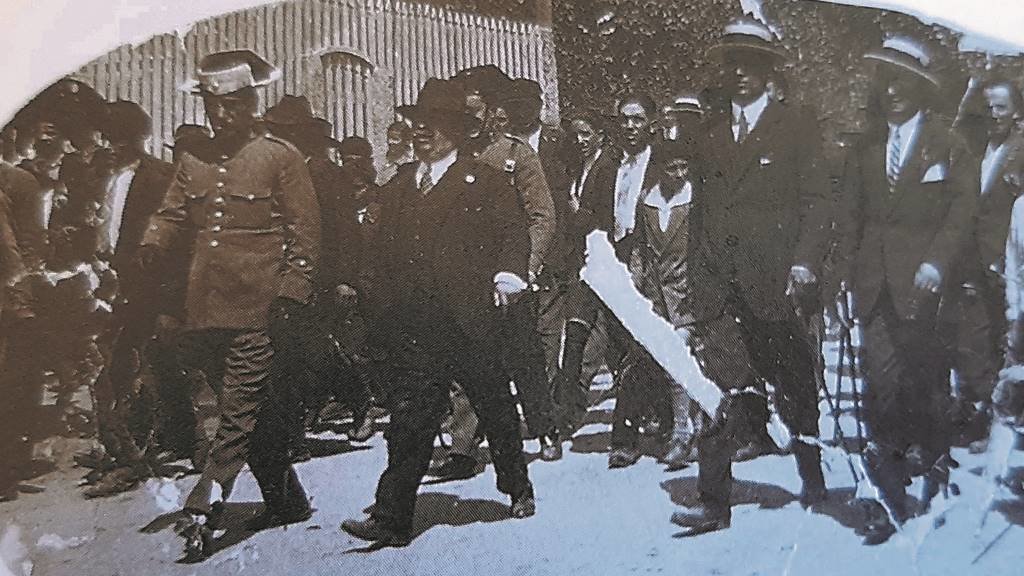 Calvo Sotelo e Julio Rodríguez Soto no Carballiño en 1919 (Foto: M.A. Fernández, 1992)