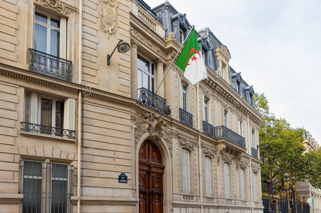 Sede da embaixada alxeriana en París. (Foto: Europa Press)