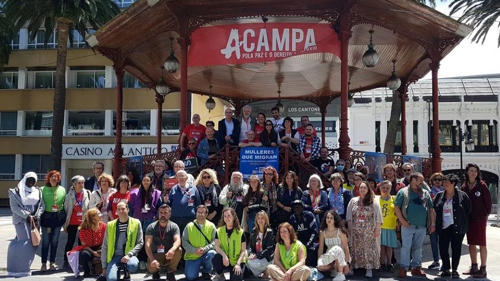 Foto de familia do encontro da rede Acampa pola Paz deste ano, na Coruña. (Foto: Nós Diario)