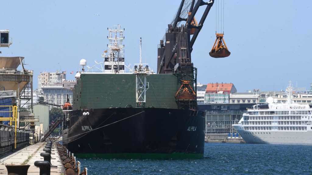 O buque 'Alppila' chegou a pasada segunda feira ao porto coruñés cun cargamento de millo procedente de Ucraína (Autoridade Portuaria da Coruña).
