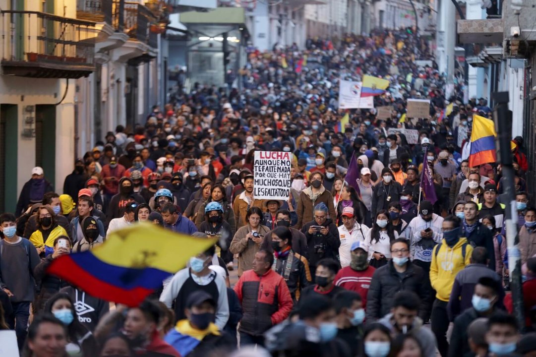Milleiros de persoas chegaron desde a cuarta feira a Quito para protestar contra as políticas gobernamentais no Ecuador. (Foto: uan Diego Montenegro / SOPA Image / DPA)