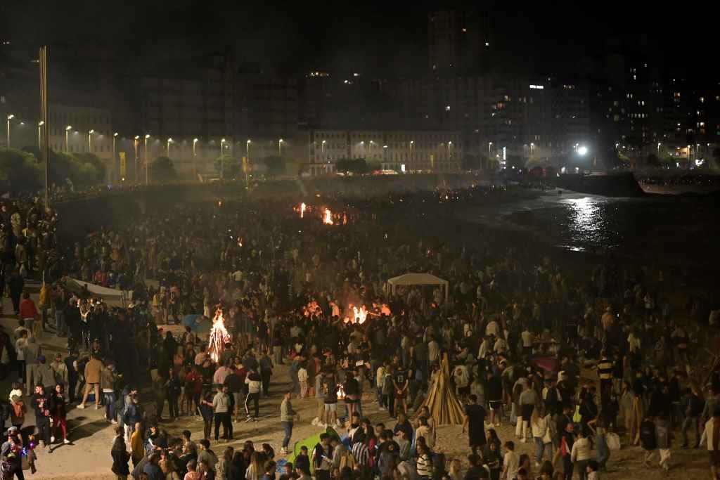 Cacharelas nas praias da Coruña, o 24 de xuño de 2022 (Imaxe: M. Dylan / Europa Press)