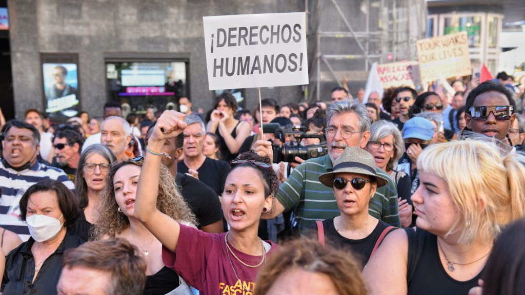 Varias persoas manifestáronse o pasado domingo en Madrid contra as políticas migratorias. (Foto: Fernando Sánchez / Europa Press).