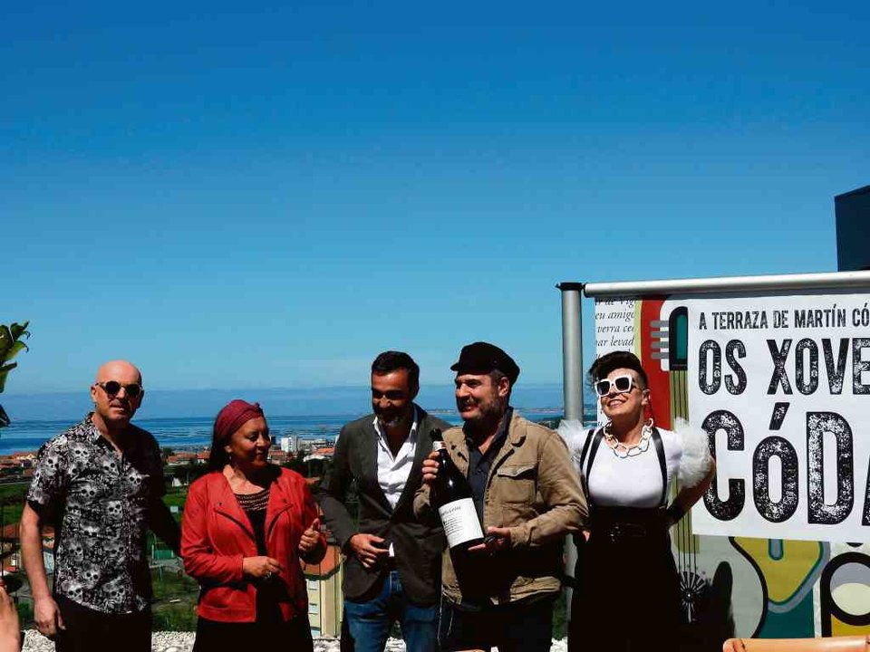 De esquerda a dereita, Xabier Díaz, Uxía Senlle, Jorge Pallarés, Eladio Santos e Ana Lee.