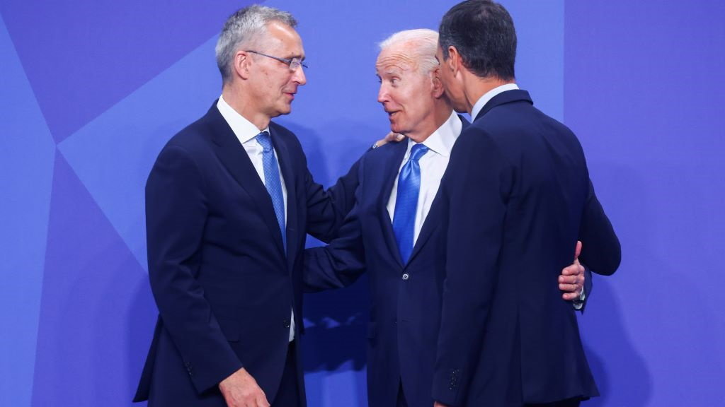 Jens Stoltenberg, Joe Biden e Pedro Sánchez. (Foto: Beata Zawrzel / ZUMA Press Wire / dp / DPA).