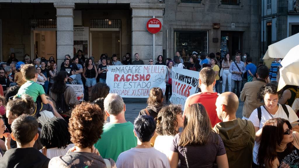 Unha multitude de persoas congregouse en Compostela, unha das cidades galegas que se mobilizaron nesta sexta feira. (Foto: Arxina)