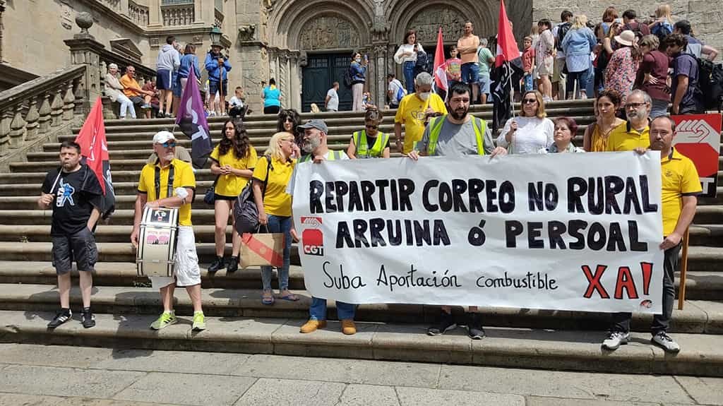 Manifestación dos e das carteiras rurais en Compostela. (Foto: CGT).