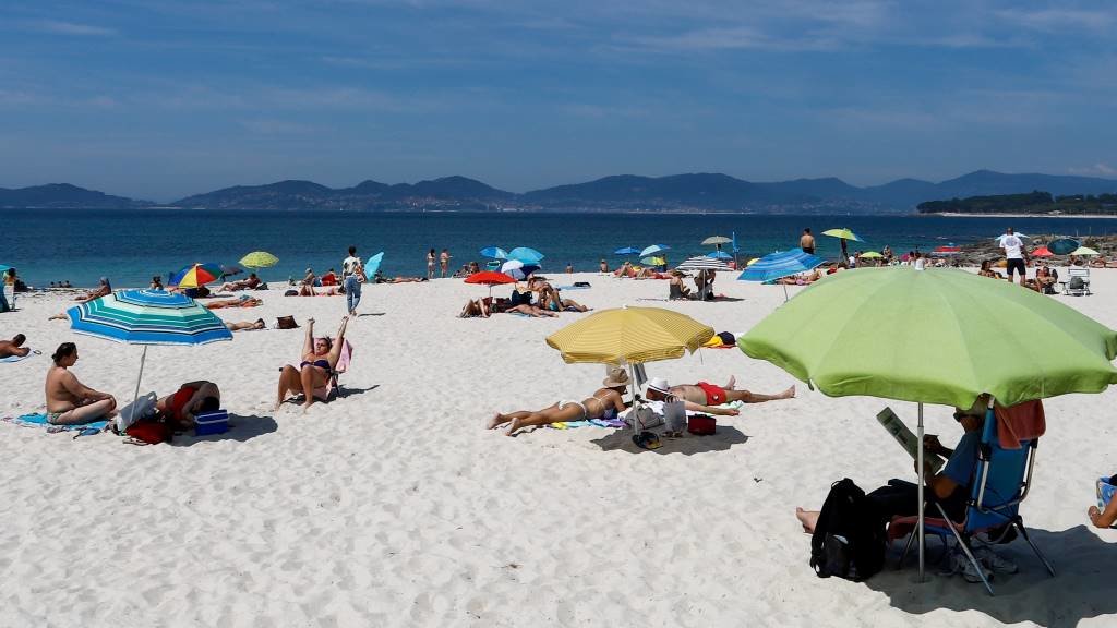 Non é aconsellábel visitar as praias nas horas de máxima calor. (Foto: Marta Vázquez Rodríguez / Europa Press)