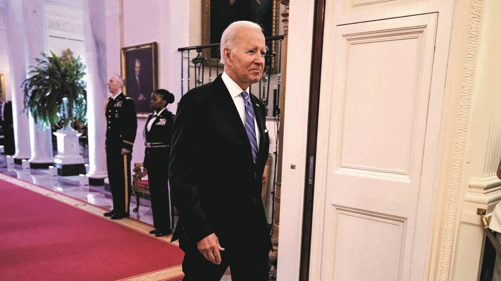 O presidente dos EUA, Joe Biden, o domingo na Casa Branca. (Foto: Ken Cedeno-Pool via CNP / Zuma Press)