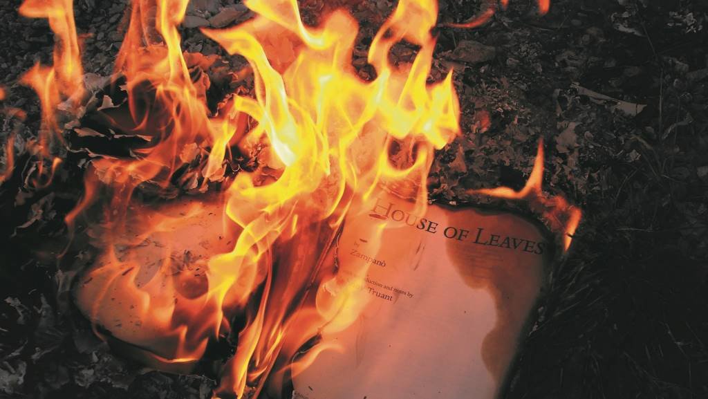 Libro en chamas. (Foto: LearningLak CC BY 2.0)