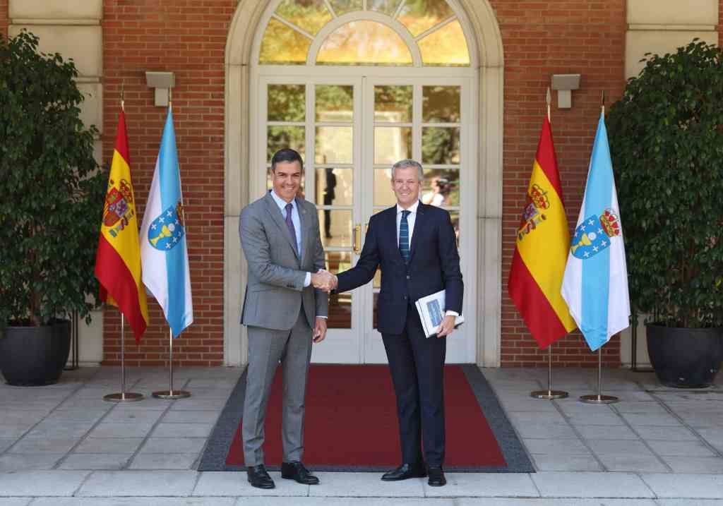 Pedro Sánchez e Alfonso Rueda. (Foto: Europa Press)