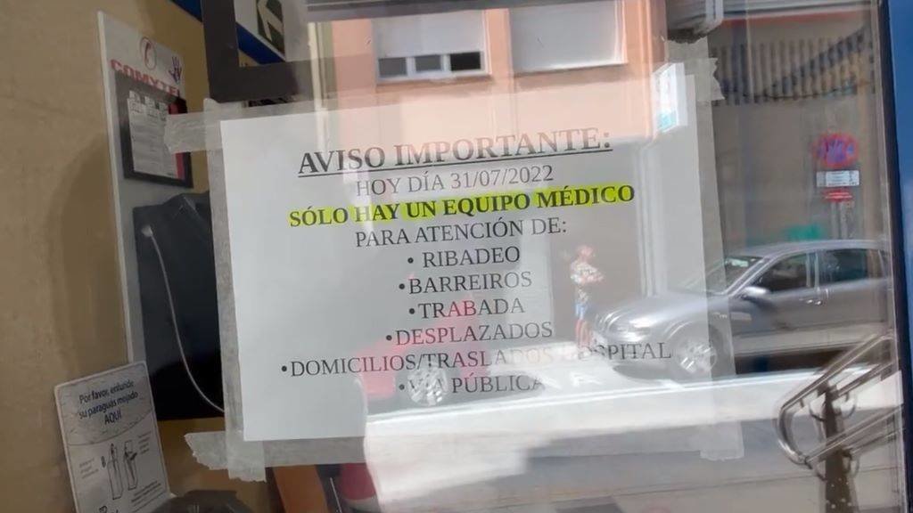 Cartaz na porta do PAC de Ribadeo. (Foto: @FSuarezRibadeo / Twitter)