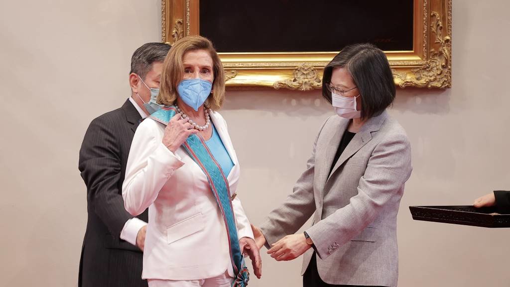 A presidenta da Cámara de Representantes dos EUA, Nancy Pelosi, recibiu esta cuarta feira unha alta distinción do Executivo taiwanés por parte da súa presidenta, Tsai Ing-wen. (Goberno de Taiwan)