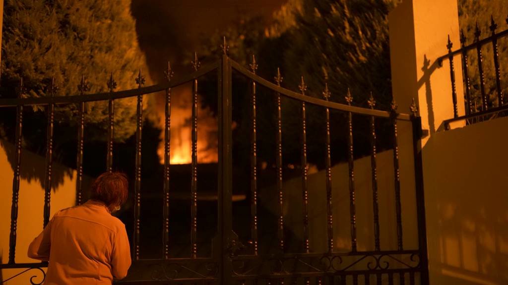 Incendio en Vilagarcía de Arousa. (Foto: Gustavo de la Paz / Europa Press)
