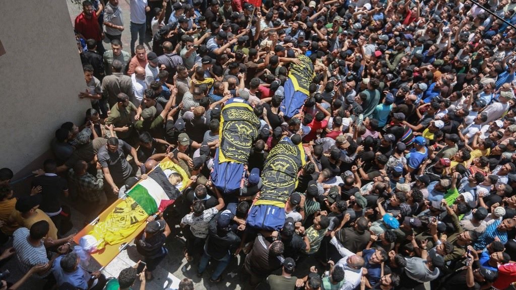 Funeral dos cidadáns palestinos falecidos nos ataques. (Foto: Mohammed Talatene / DPA)