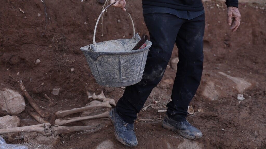 Labores de exhumación nunha foxa común do franquismo. (Foto: Isabel Infantes / Europa Press)