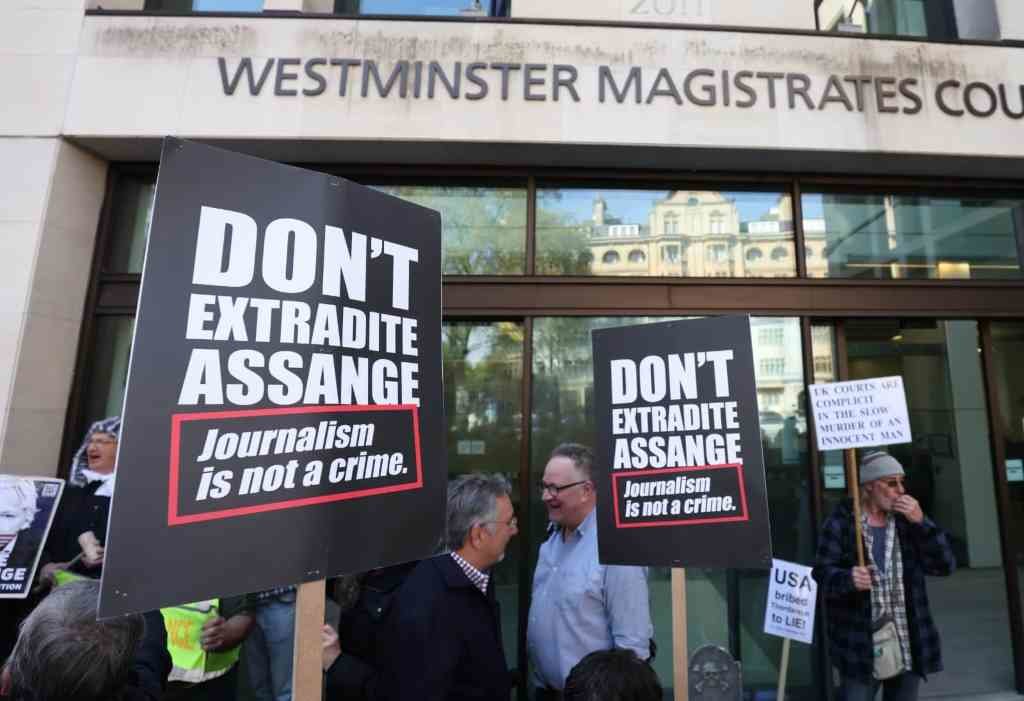 Concentración en apoio de Julian Assange en Londres. (Foto: Europa Press)
