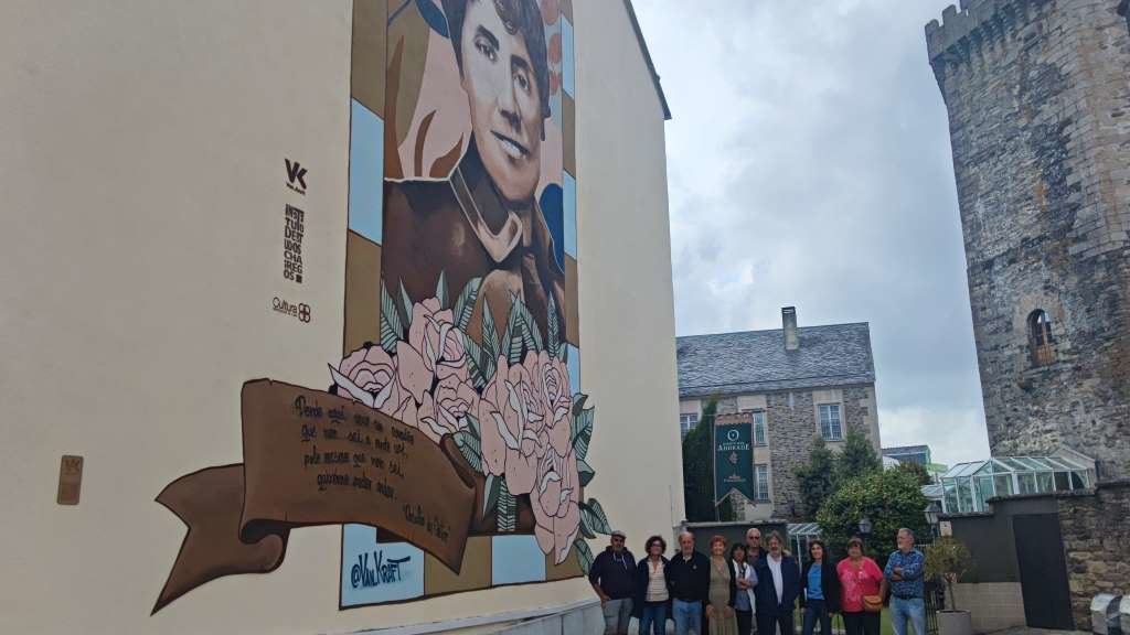 O mural, 'A fiestra de Rosalía', figura na contorna do Parador de Vilalba. (Foto: Deputación de Lugo)
