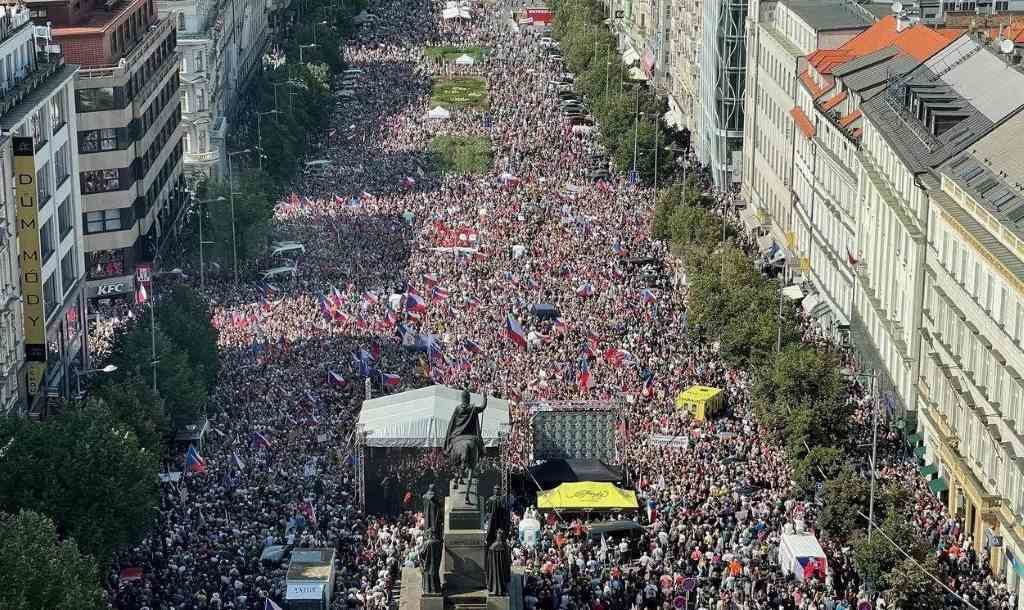 Imaxe da manifestación deste sábado en Praga. (Foto: Policía checa)