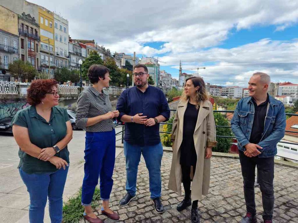 A portavoz nacional do BNG, Ana Pontón, xunto coa deputada Alexandra Fernández e membros do grupo municipal do BNG de Vigo. (Foto: Europa Press)
