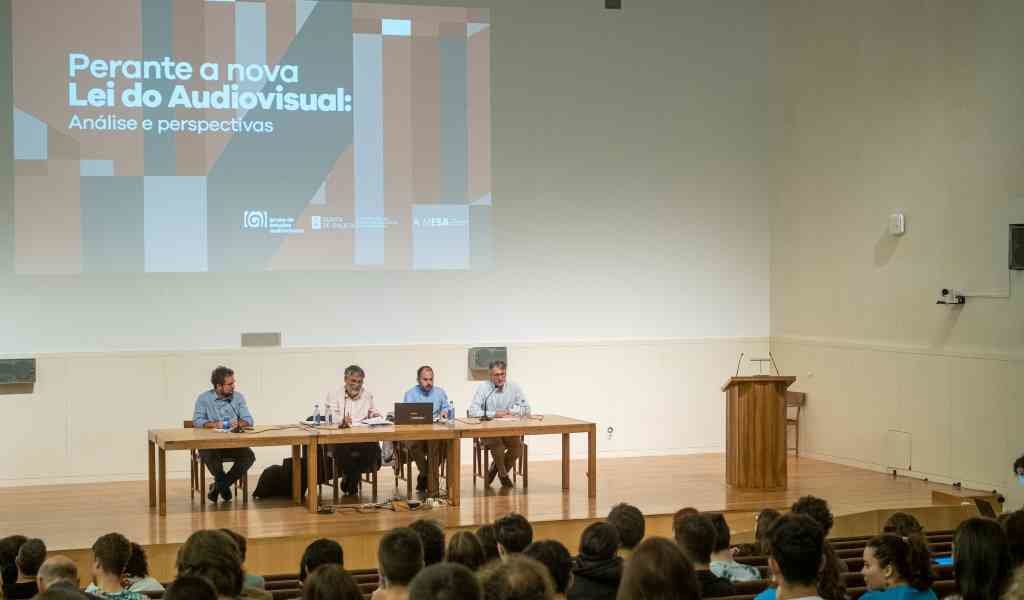 Francesc Marco Palau, Paul Bilbao e Marcos Maceira durante o debate sobre a Lei do Audiovisual. (Foto: Arxina)